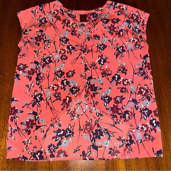 Abercrombie & Fitch Short Sleeve Salmon Pink Floral Blouse Slit Back Size Small - Picture 4 of 5